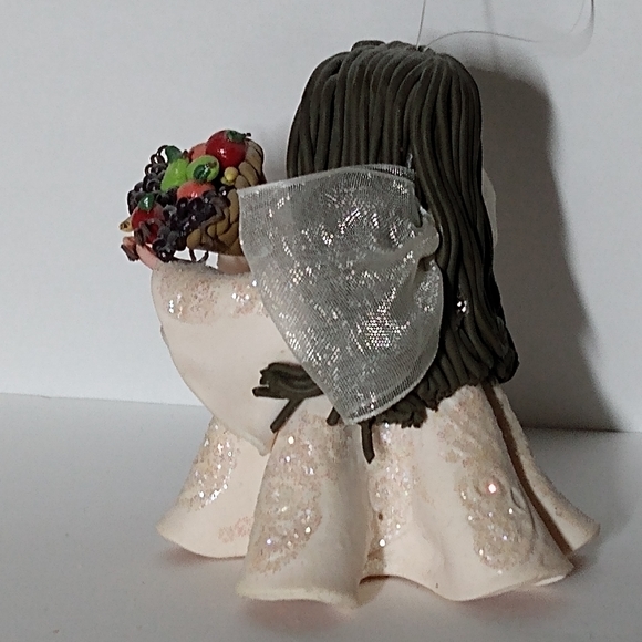 Kneaded Angels Avon Figurine With Fruit - Picture 5 of 6
